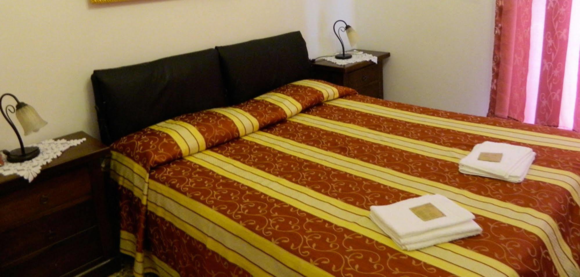 Crispi Rooms Catania Ngoại thất bức ảnh