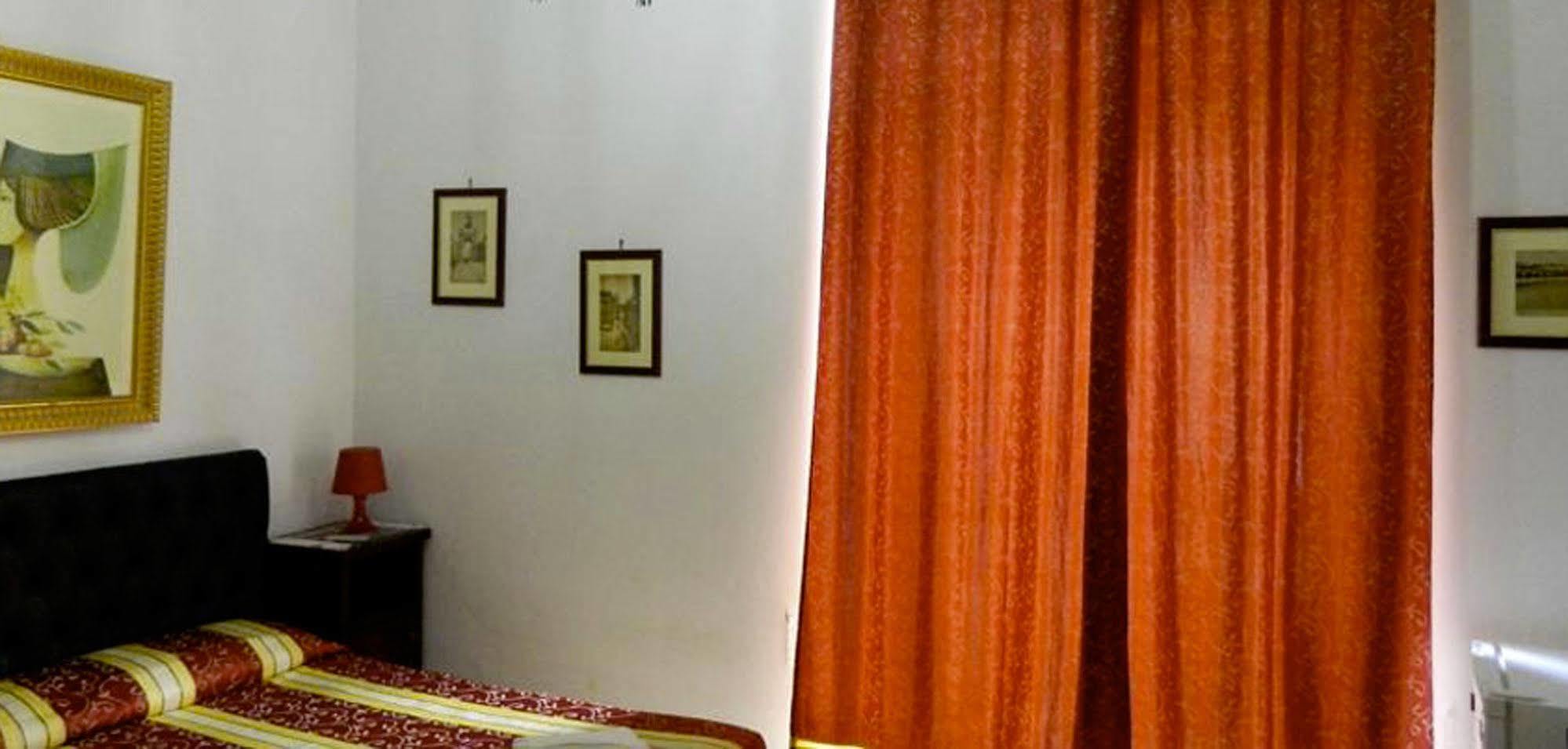 Crispi Rooms Catania Ngoại thất bức ảnh