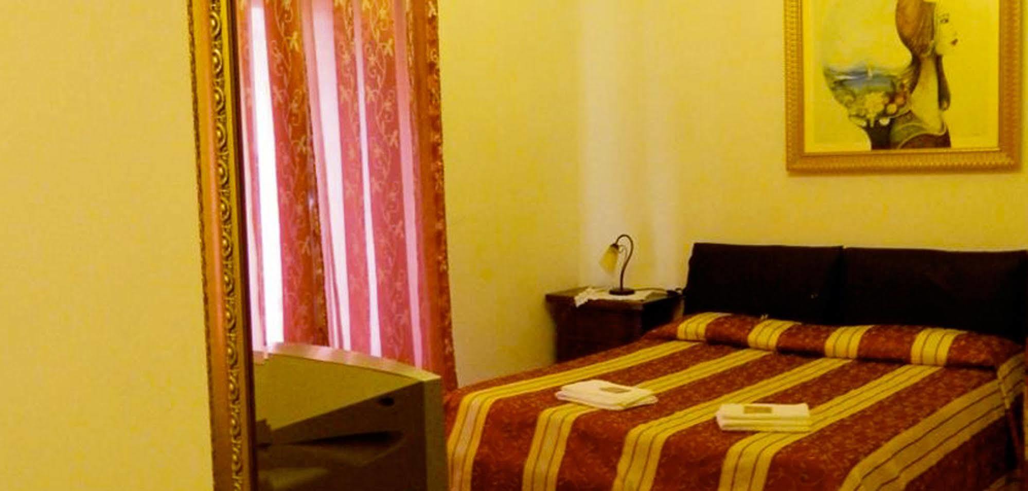 Crispi Rooms Catania Ngoại thất bức ảnh