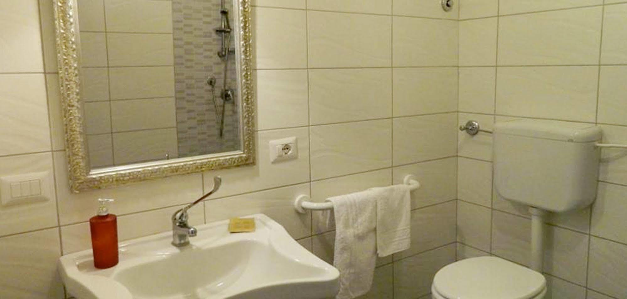 Crispi Rooms Catania Ngoại thất bức ảnh