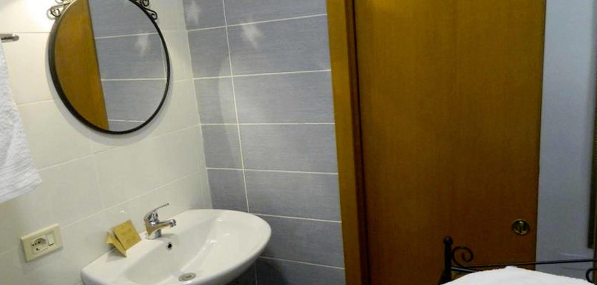 Crispi Rooms Catania Ngoại thất bức ảnh